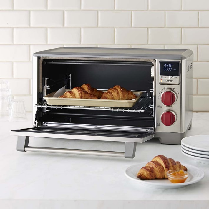 Oven cooks convection with 6 toaster slice